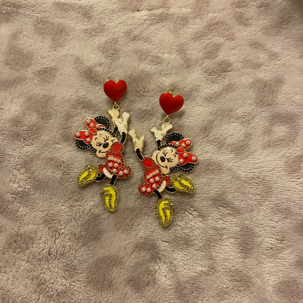 Minnie Mouse Heart Earrings